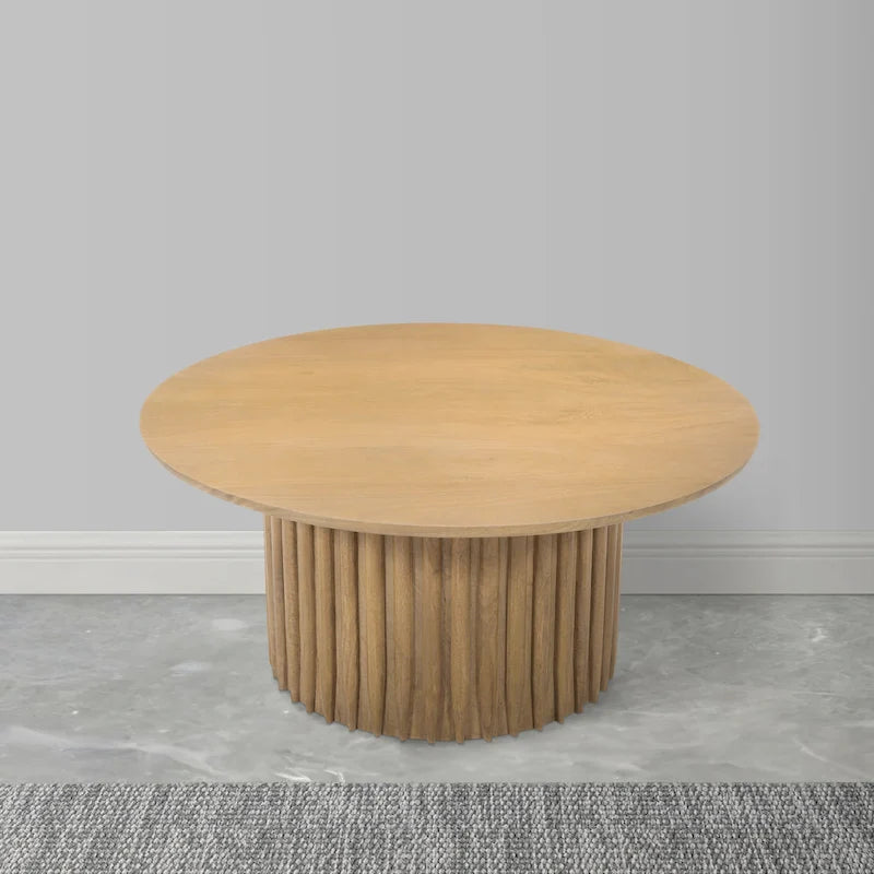 Runder Couchtisch aus Mangoholz mit geriffeltem Fuß, 34" - Naturbraun