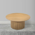 Runder Couchtisch aus Mangoholz mit geriffeltem Fuß, 34" - Naturbraun